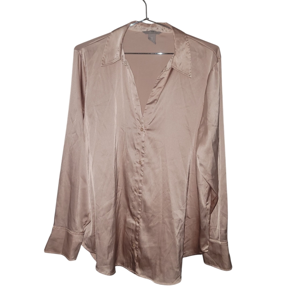 H&M Button Down V Neck Top EUC